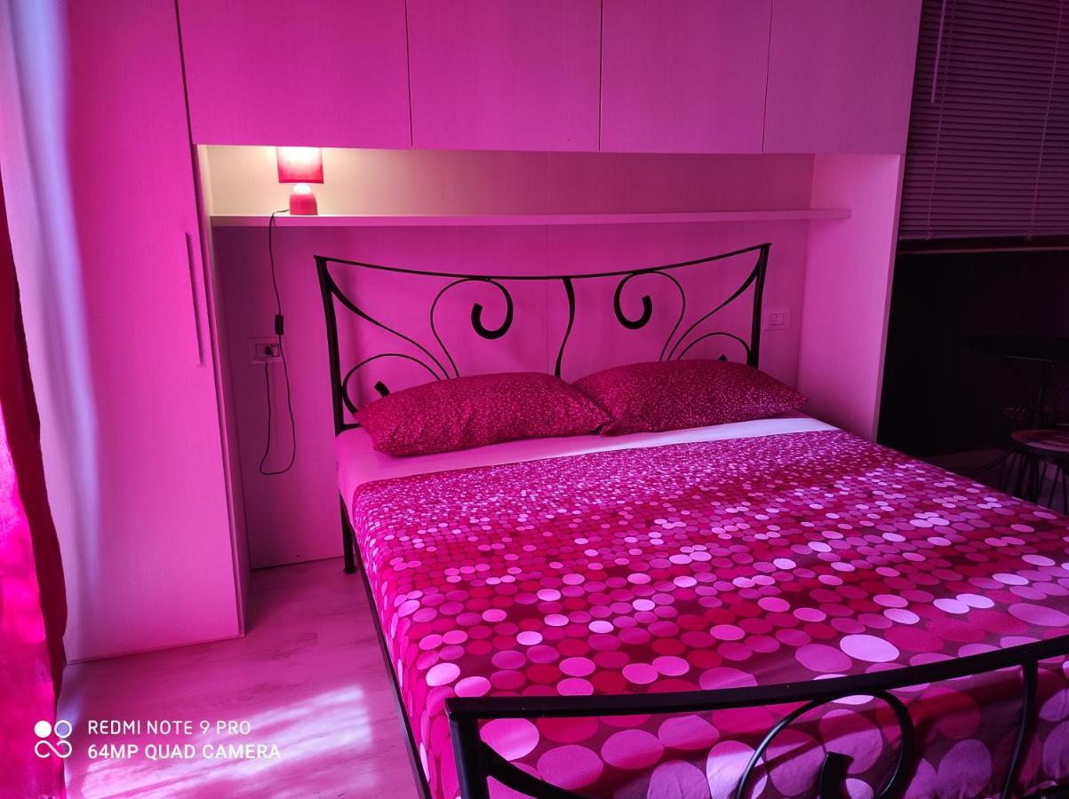 Beb Da Gaia E Giulio Bed & Breakfast Reno Di Leggiuno Exterior photo