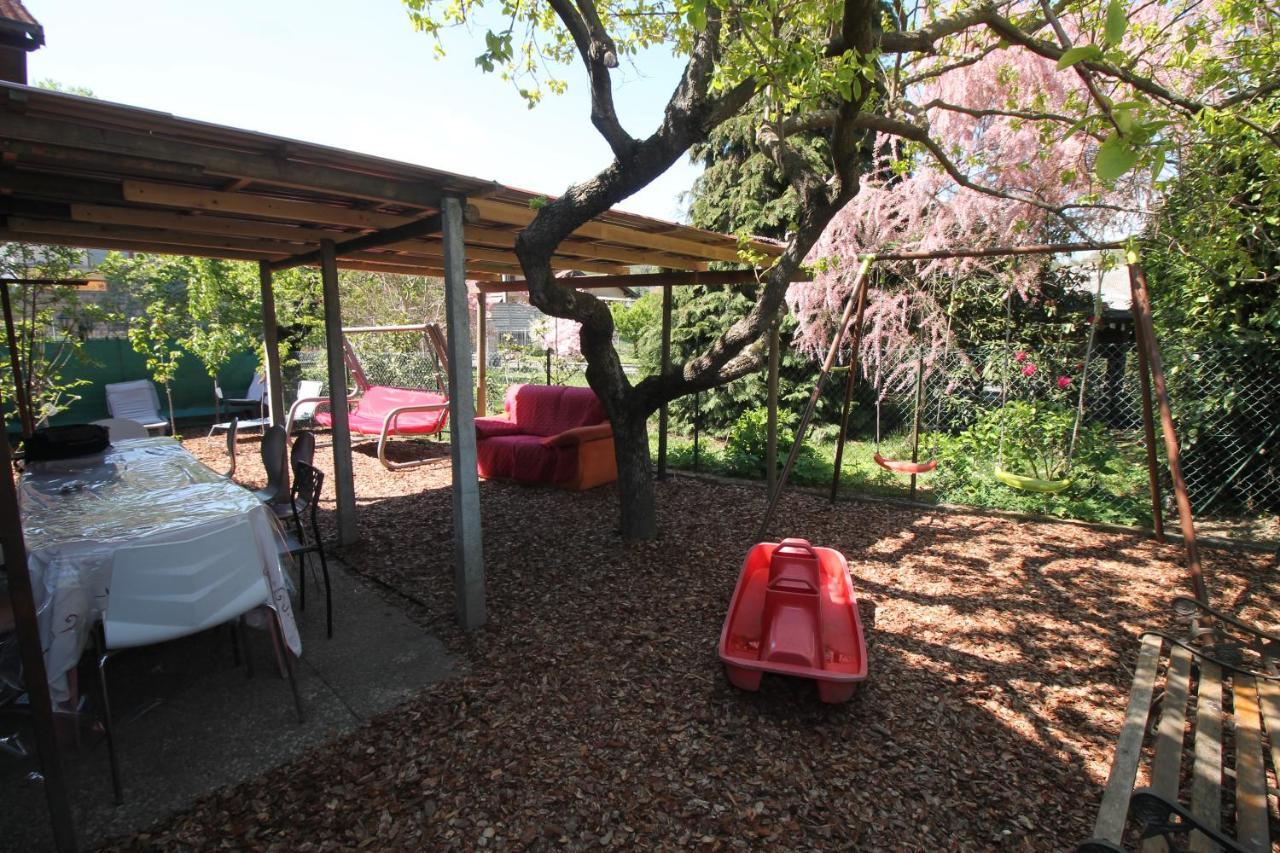 Beb Da Gaia E Giulio Bed & Breakfast Reno Di Leggiuno Exterior photo