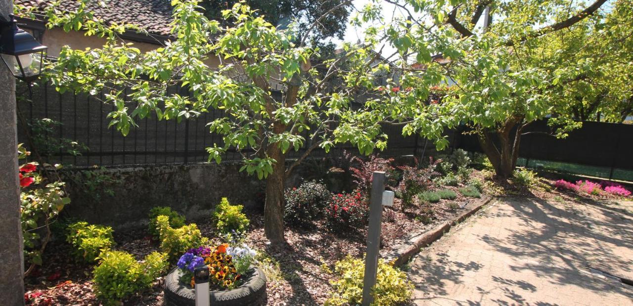 Beb Da Gaia E Giulio Bed & Breakfast Reno Di Leggiuno Exterior photo